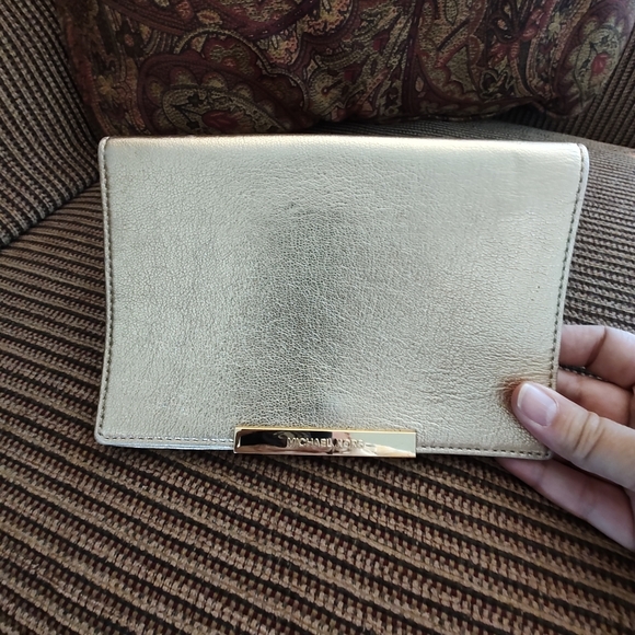 Beautiful Gold Colored MK Michael Kors clutch purse wallet in great shape! - Picture 3 of 9